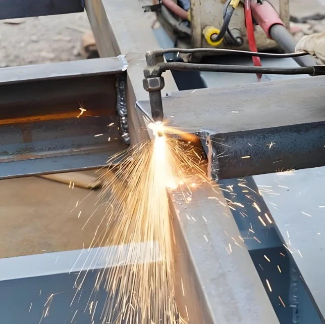 Traitement de soudage de l'acier de précision